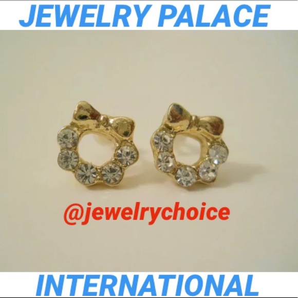 🆕Golden Tiny Wreath With Crystal Post Earrings. - Picture 2 of 8